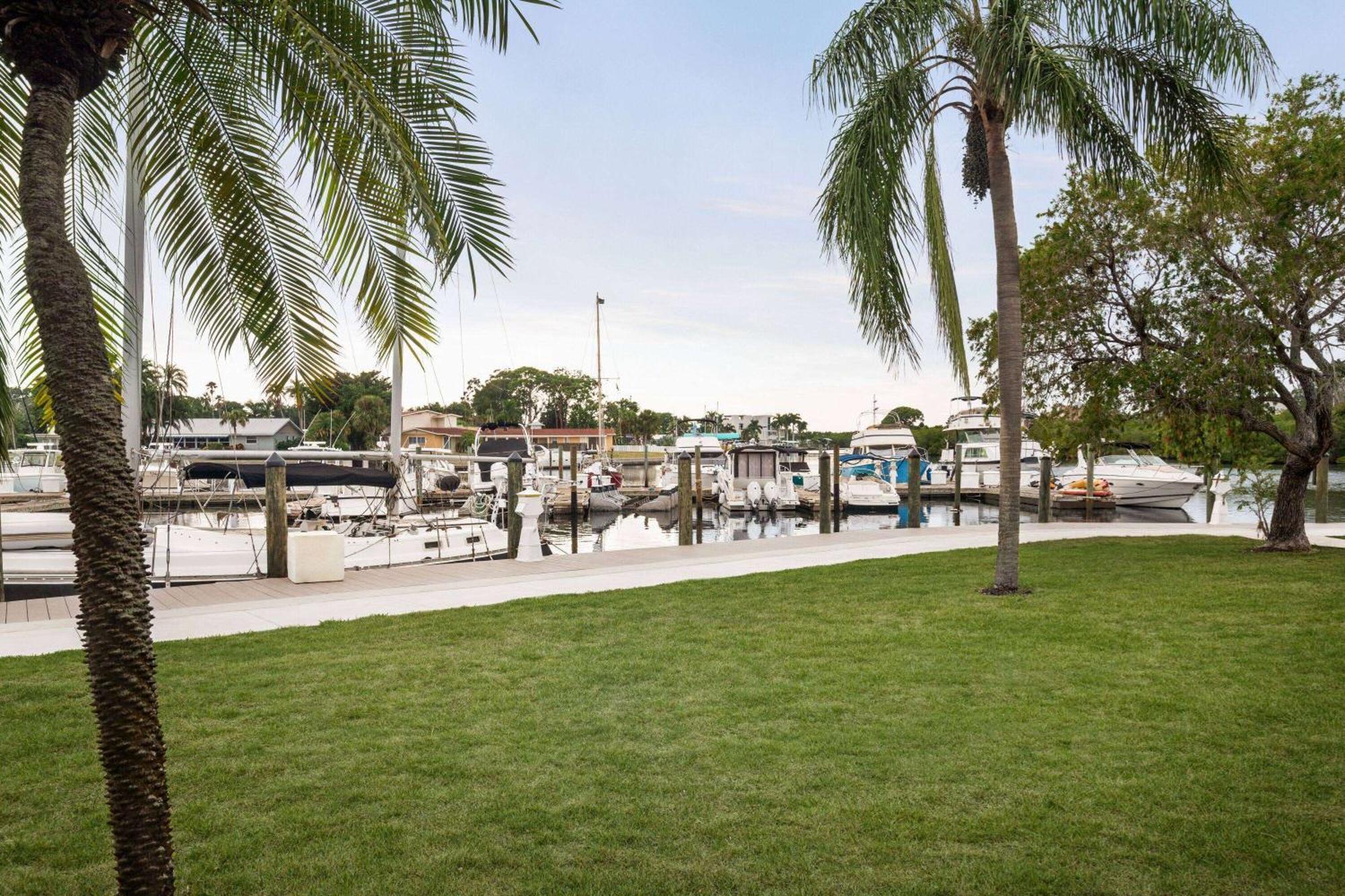 Ramada By Wyndham Sarasota Waterfront Hotel Екстериор снимка